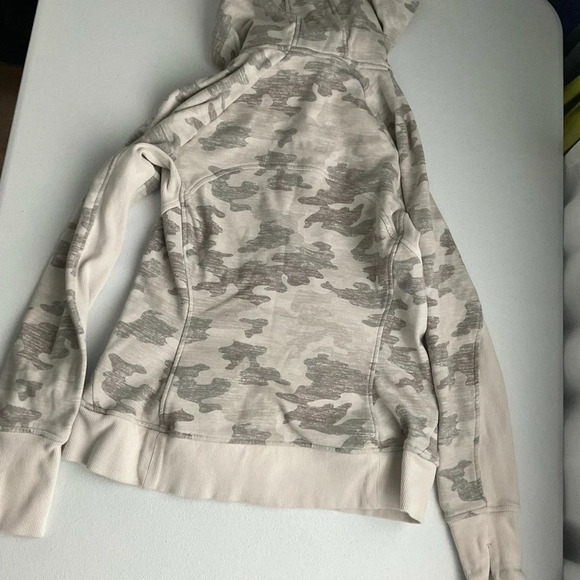 Women’s Athleta Camo zip up sweatshirt size small - Picture 2 of 4